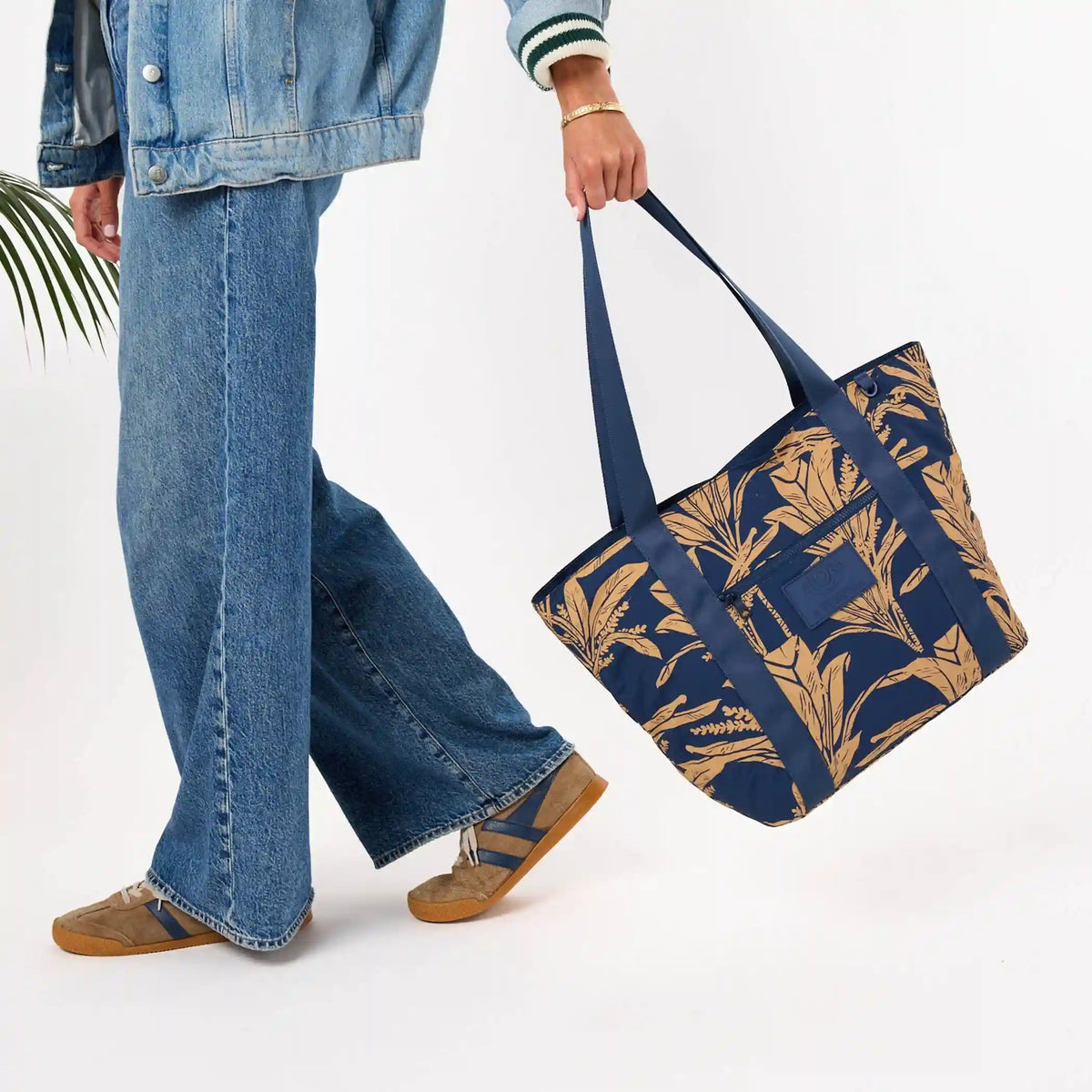 Keep It Light Zipper Tote | Ti Leaf